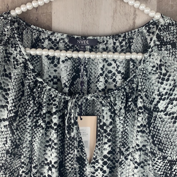 NWT NYDJ Peasant Blouse in Grey Victorian Python size 1X - Picture 6 of 12